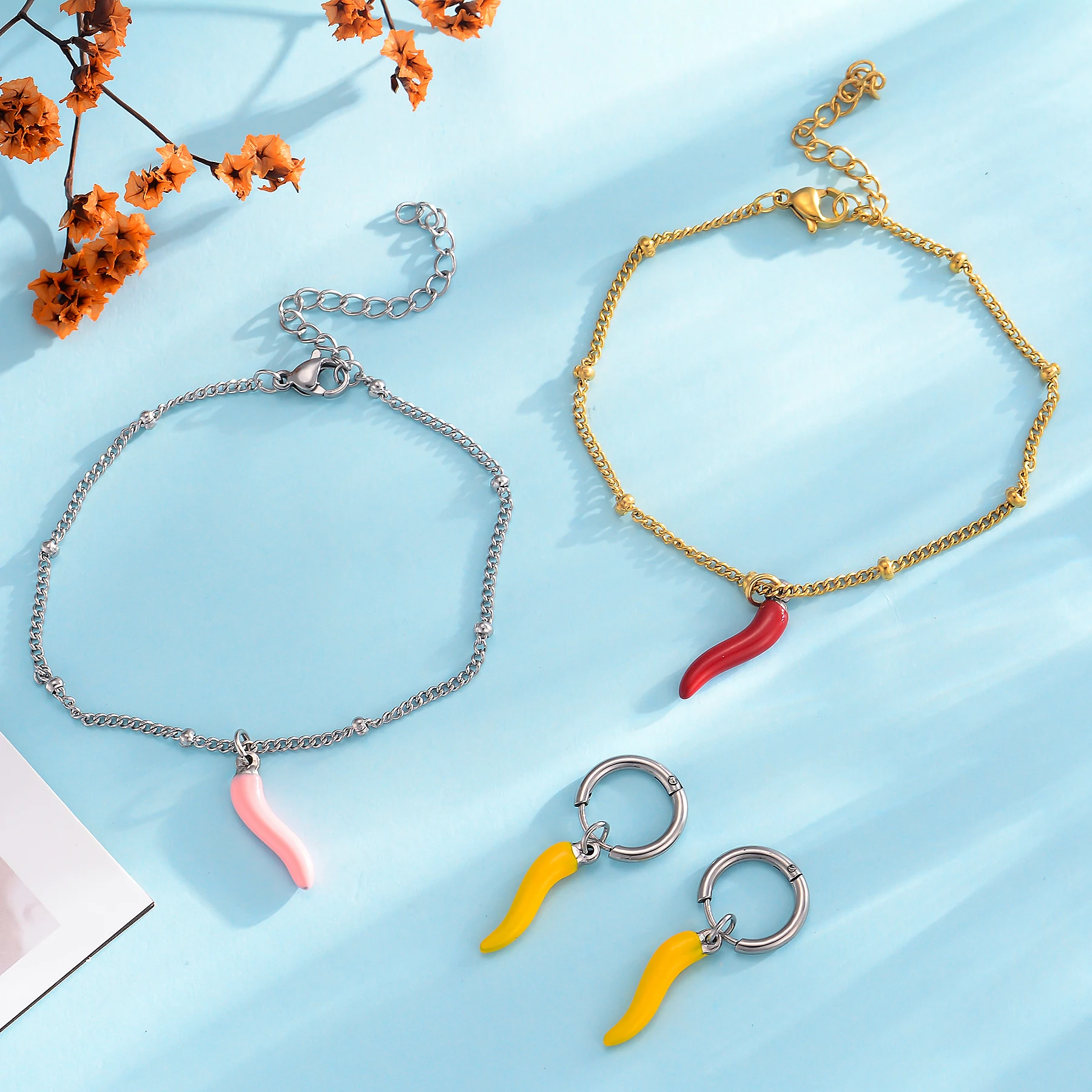 Klassieke roestvrijstalen rode chili bedels armband voor dames zomer waterdicht en roestbestendig dagelijkse accessoires sieraden