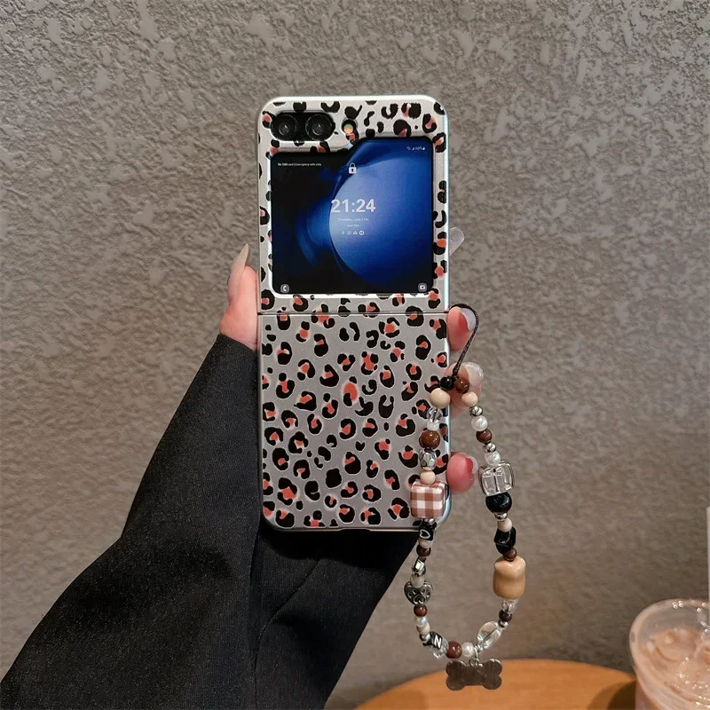 

Leopard Chain Phone Case for Samsung Galaxy Z Flip 6 5 4 3 Protective Back Cover for ZFlip4 ZFlip5 ZFlip6 Case