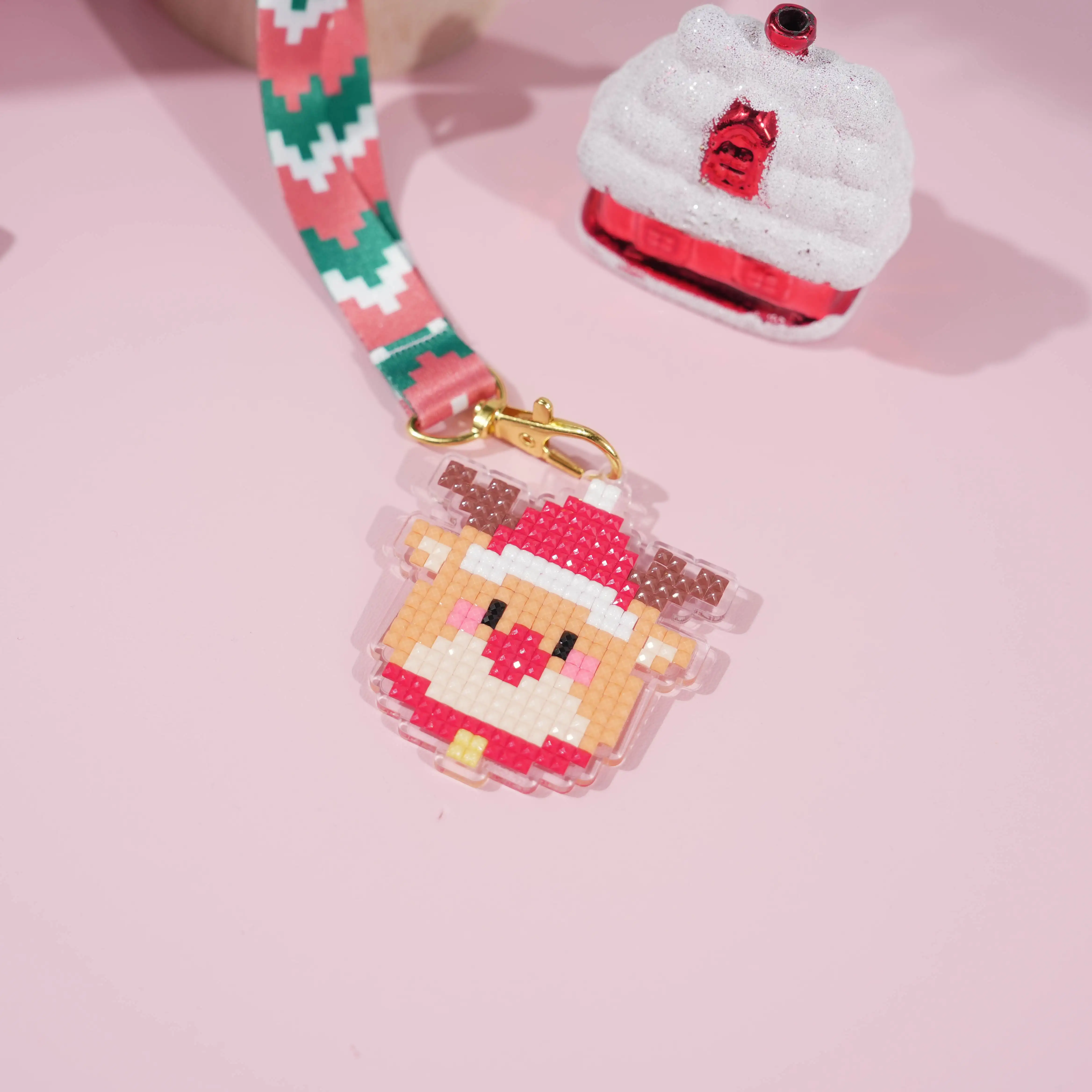 8Pcs Christmas Pixel Diamond Painting Keychain Kit,DIY 5D Full Square Drill Ornament Set,Xmas Tree Hanging Pendant Handmade Bag.