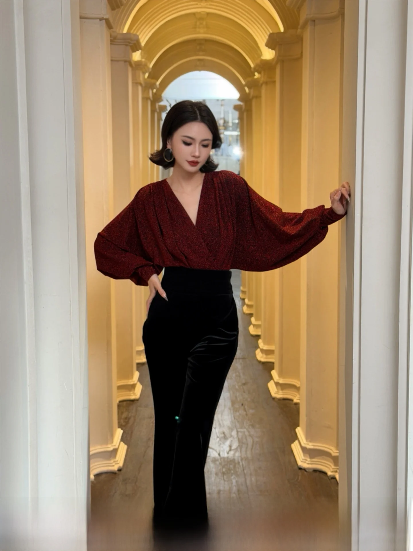 

Женский комбинезон LYXJ Red Ruby Spring 2026: роскошный, повседневный, свободного кроя, из полиэстера, с длинными рукавами, укороченный