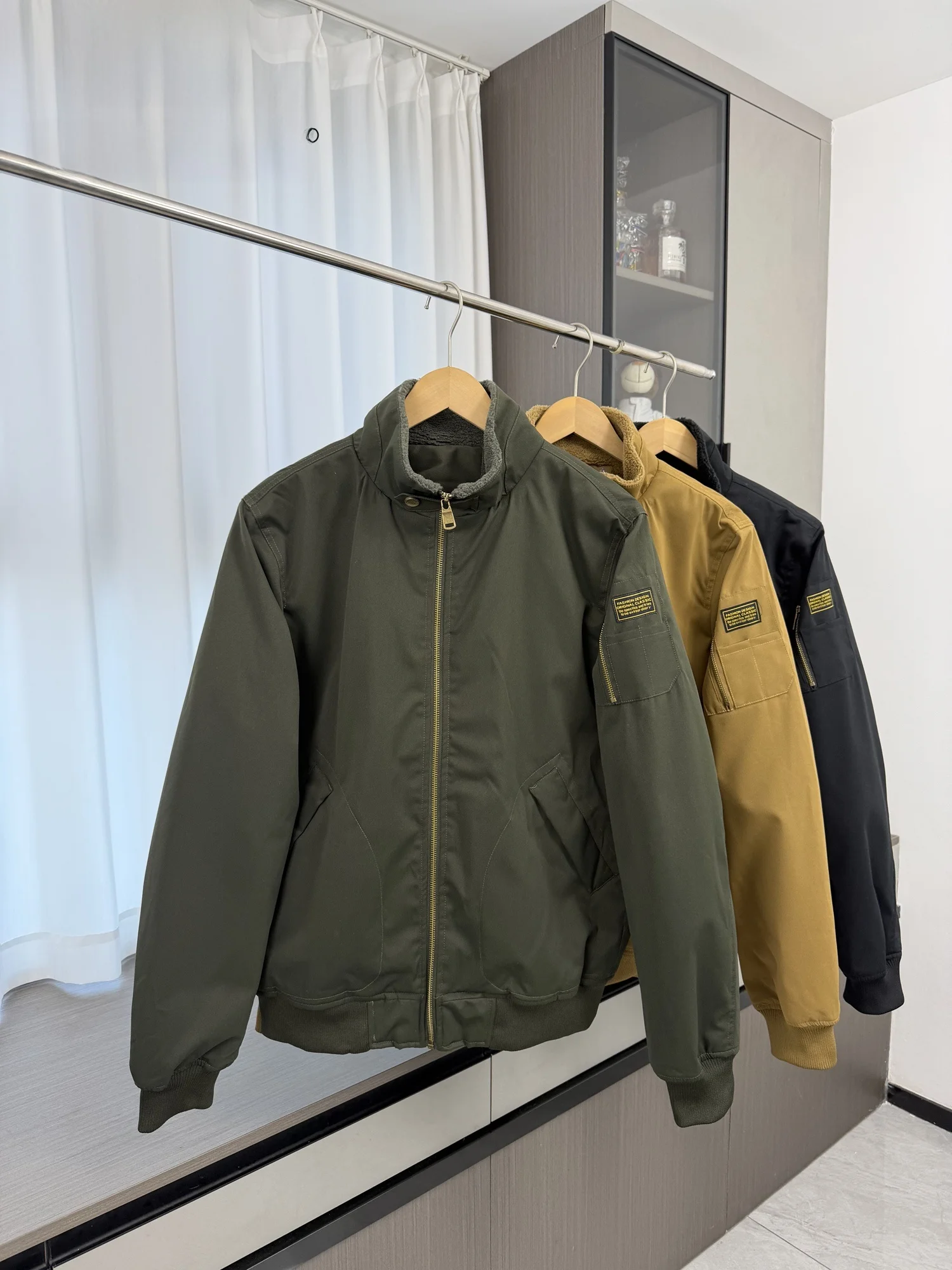 

Мужская куртка в американском ретро-стиле, с воротником-стойкой, в стиле милитари, свободного кроя, с длинными рукавами, на молнии