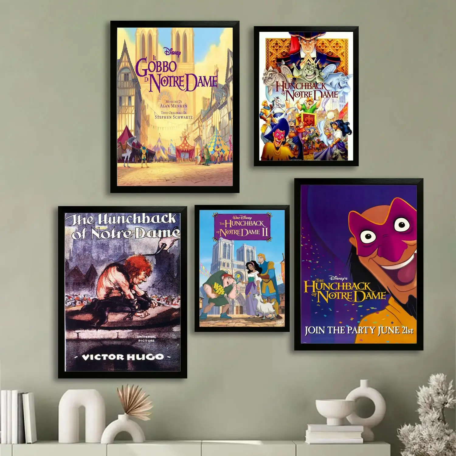 

The Hunchback of Notre Dame Canvas Art Poster, Wall Art Picture Print, Modern Family Bedroom Decor Posters,Decorative painting
