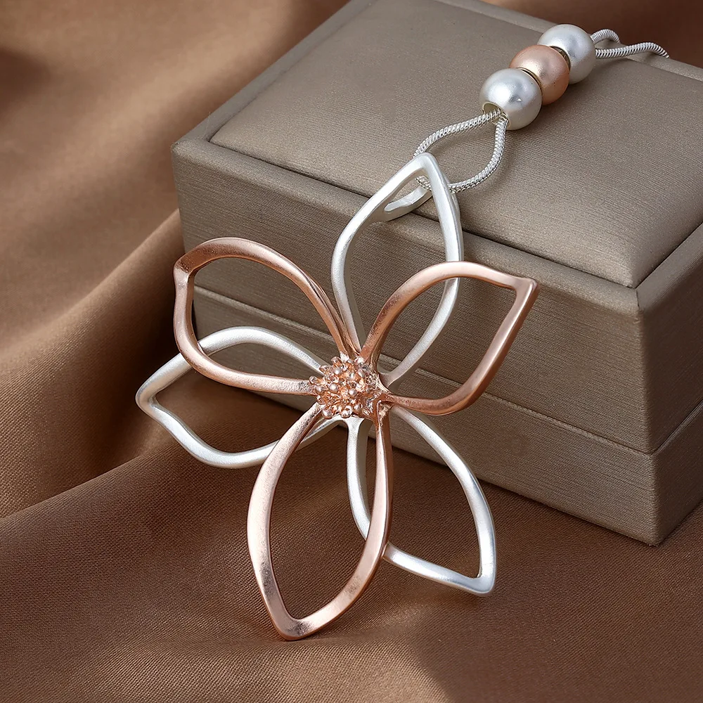 European and American foreign trade , simple and high-end ins wind big flower fashion women's jewelry long chain neckla