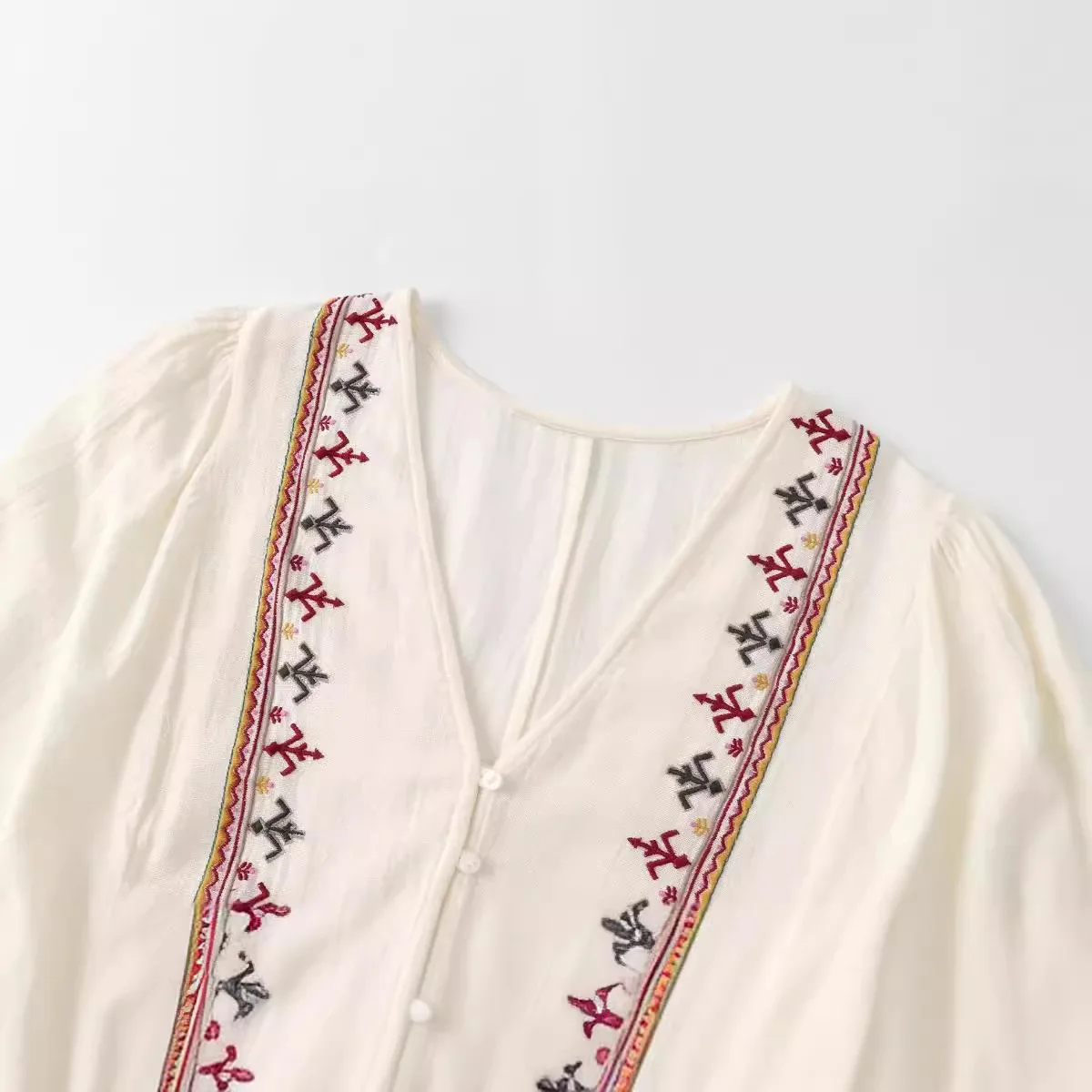 Women’s Loose Fit Short Dress – V-Neck Embroidered Panel Mini Dress, Casual Flowy Boho Style Tunic Dress