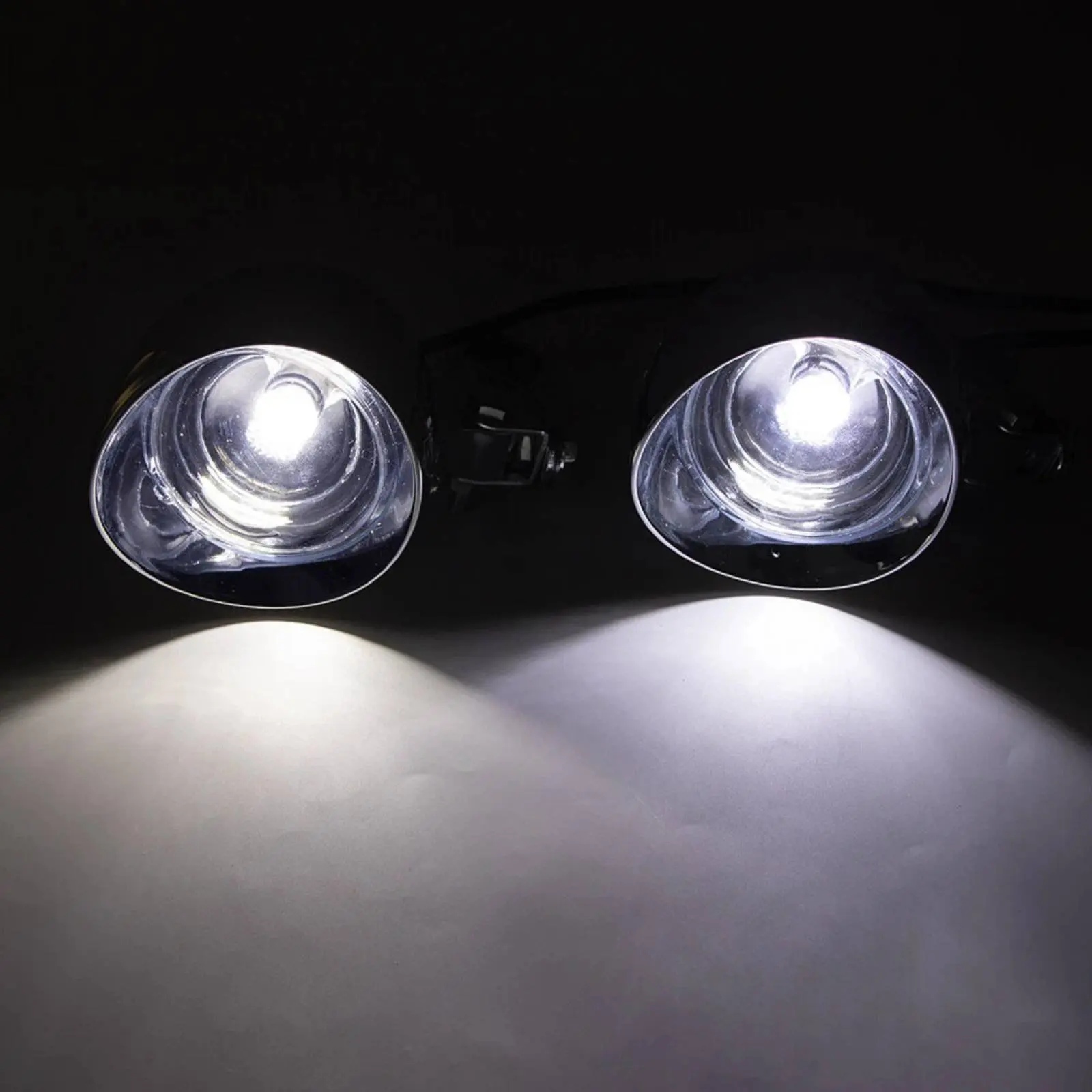 

2 Pieces Motorcycle Fog Lamp Retro Design Crash Bar Driving Lamp Silver Light Source Lamp Clamp-on Mount