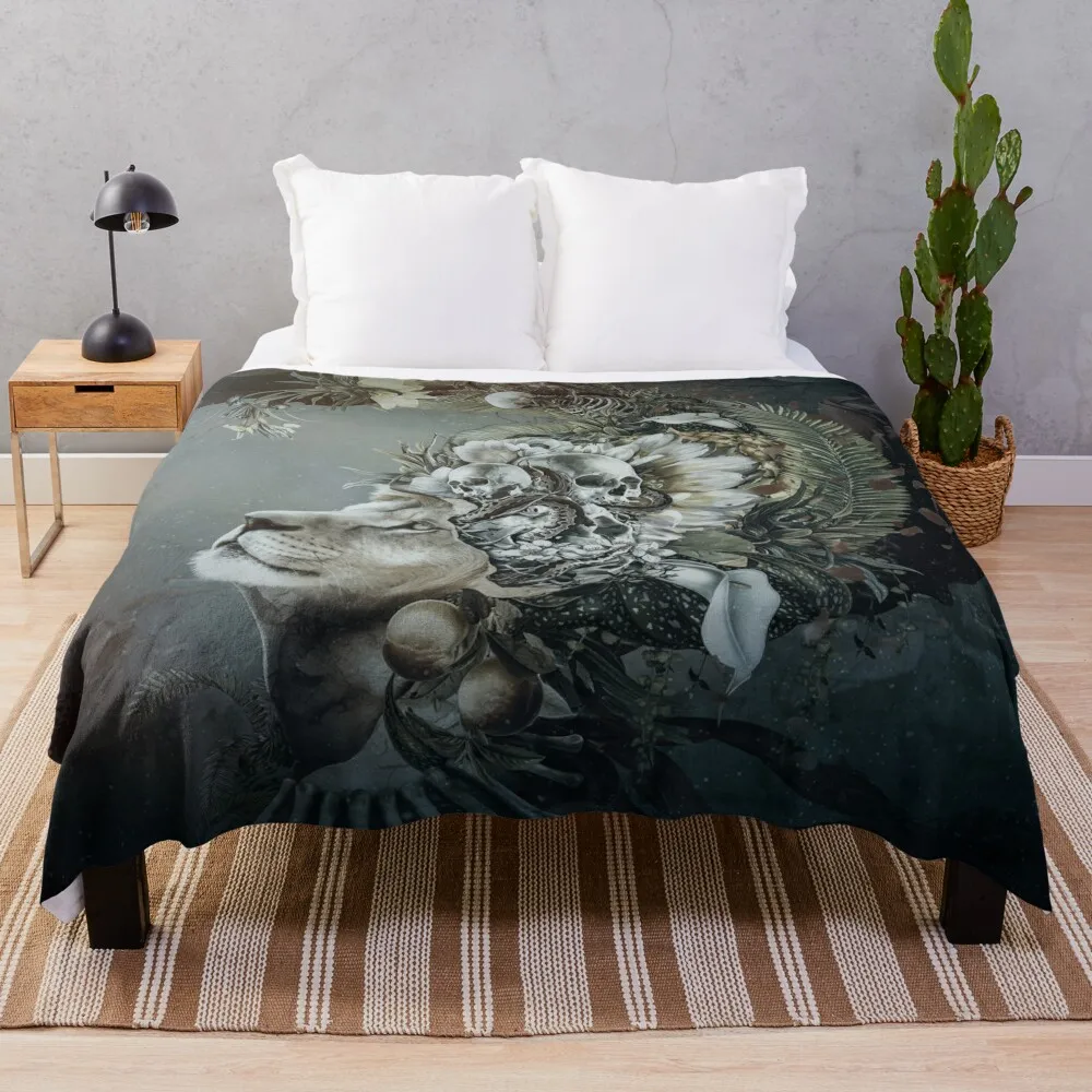 Lion in moonlight Throw Blanket Thin Bed covers Beautifuls Blankets