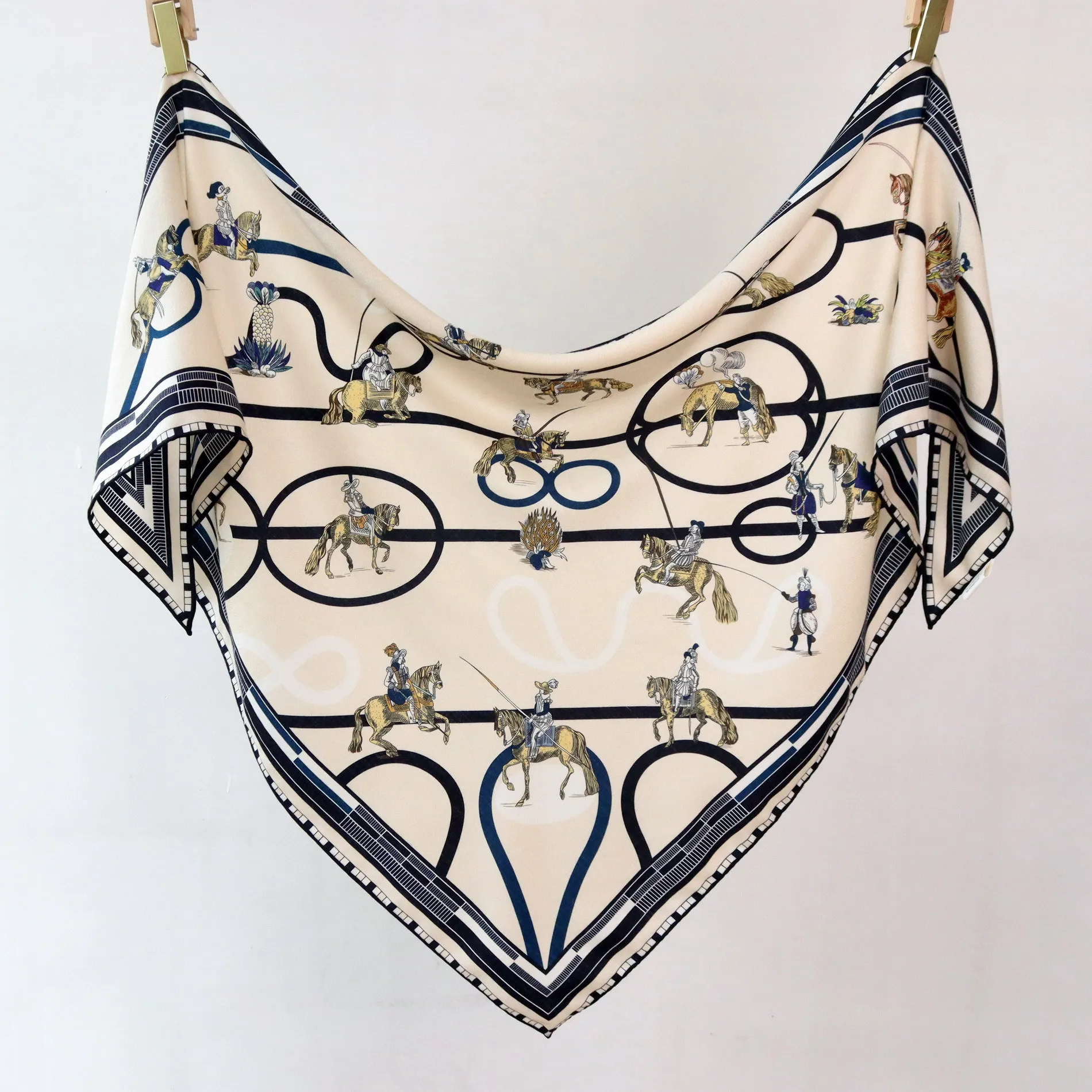 

Triangle Hand Rolled Scarf Luxury Designer Shawls Winter Large Pashmina Scarves Hijabs Head Bag Accessories Christmas Gift