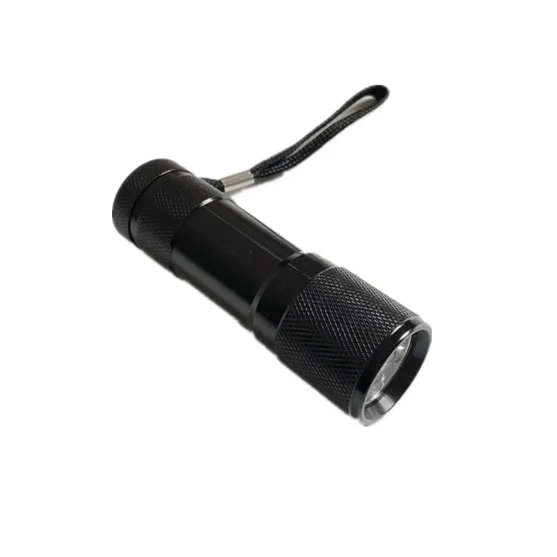 مصباح يدوي صغير أحمر 9LED 670nM ضد تدهور البصر مصباح يدوي تكتيكي قوي على شكل نجمة شعلة حمراء