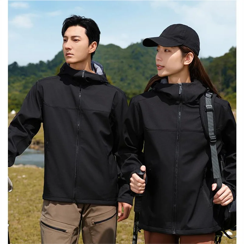 سترات ذات قشرة ناعمة للرجال والنساء سترة بغطاء للرأس سميكة مقاومة للرياح سترات بسحاب معاطف قابلة للتخصيص مطبوعة مطرزة نص خارجي