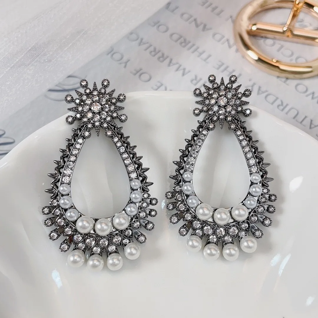 

Хит продаж: универсальные модные серьги с имитацией жемчуга и кисточками в европейском и американском стиле для женщин, подчеркивающие индивидуальность и стиль.