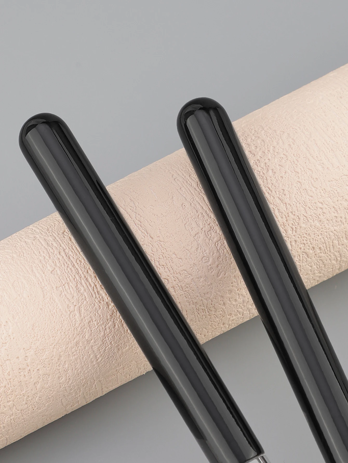 1개 언더 아이 컨실러 메이크업 브러쉬, 블렌딩, 컨실링, 컨투어링 메이크업을 위한 각진 화장품 브러쉬, 블랙