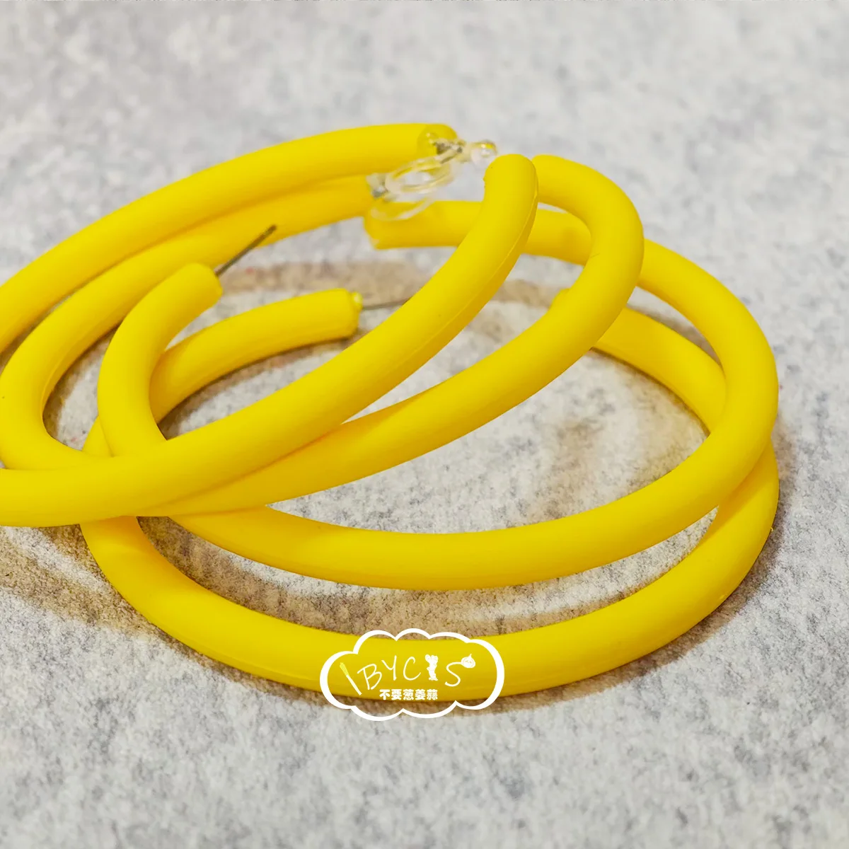 Orecchini cosplay anime rossi Orecchini rotondi grandi esagerati con set di occhiali a mezza montatura per costume Momo Ayase