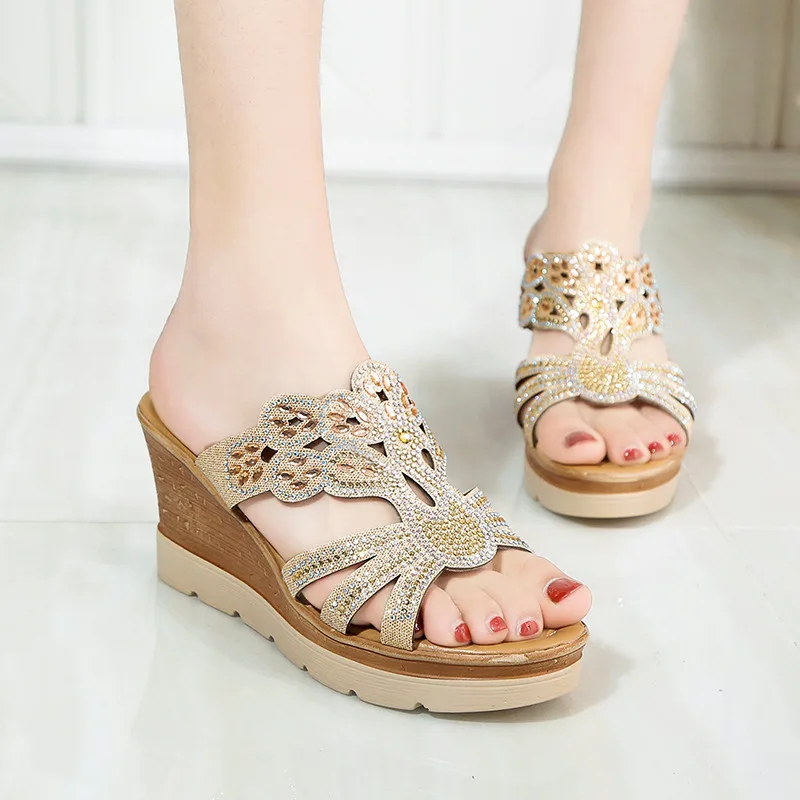 

Обувь Женские тапочки на платформе Роскошные шлепанцы Желе Шлепанцы на танкетке Женские каблуки Пантофле Низкий дизайнерский блеск Высокий 2025 Ro