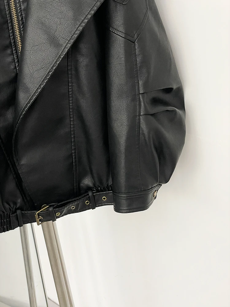 春の新作、秋の卸売ファッション、黒のフェイクレザー、ロコモティブコート、女性用フェイクレザー ジャケット、婦人服、オーバーコート