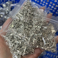 100pcs Mixed Small Random Pendant Animals Charms Beads for Jewelry Making Bracelet DIY Earrings Necklace DIY Craft Art Charm