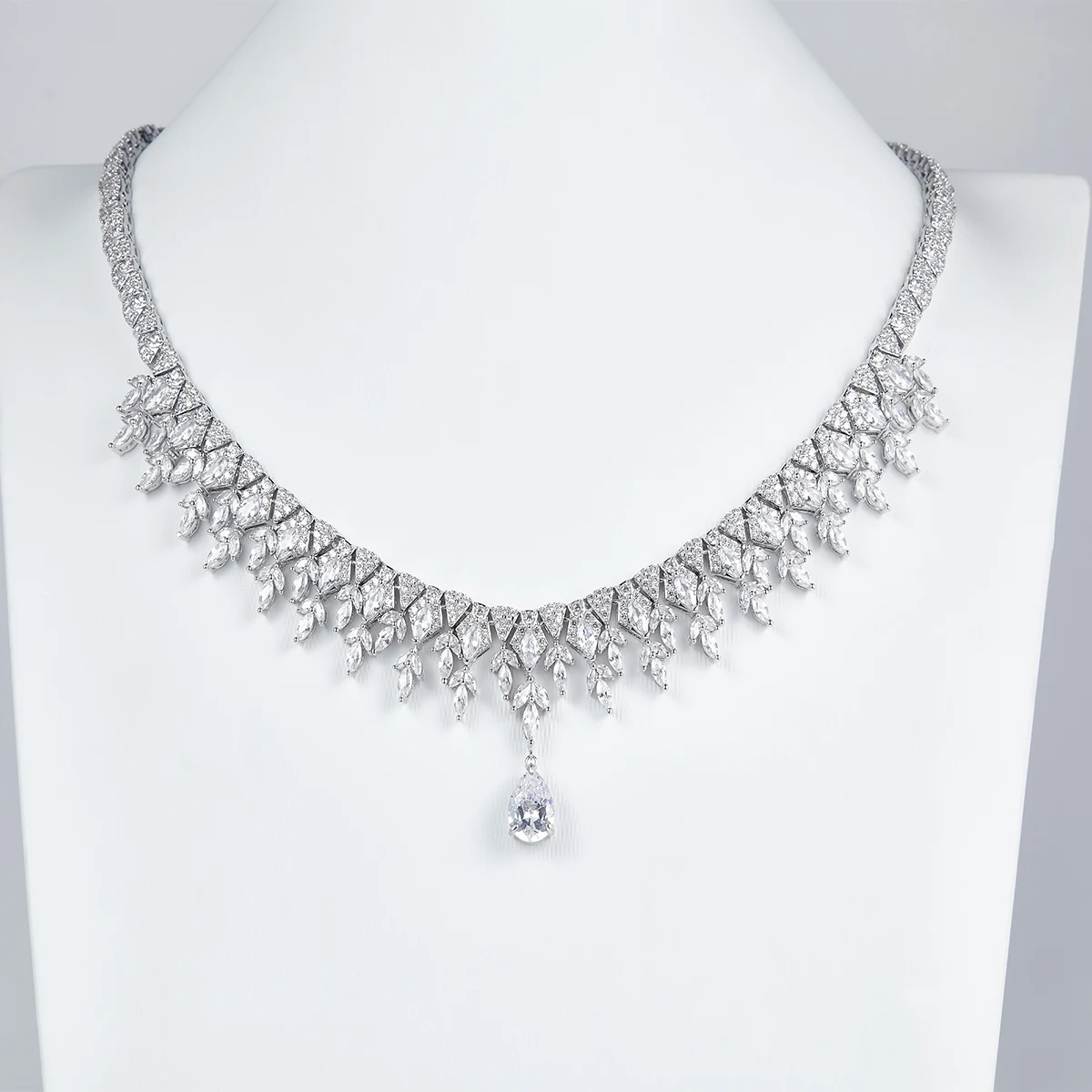 Round Brilliant Gemstone Lab Made Grown Diamond Jewelry Necklace