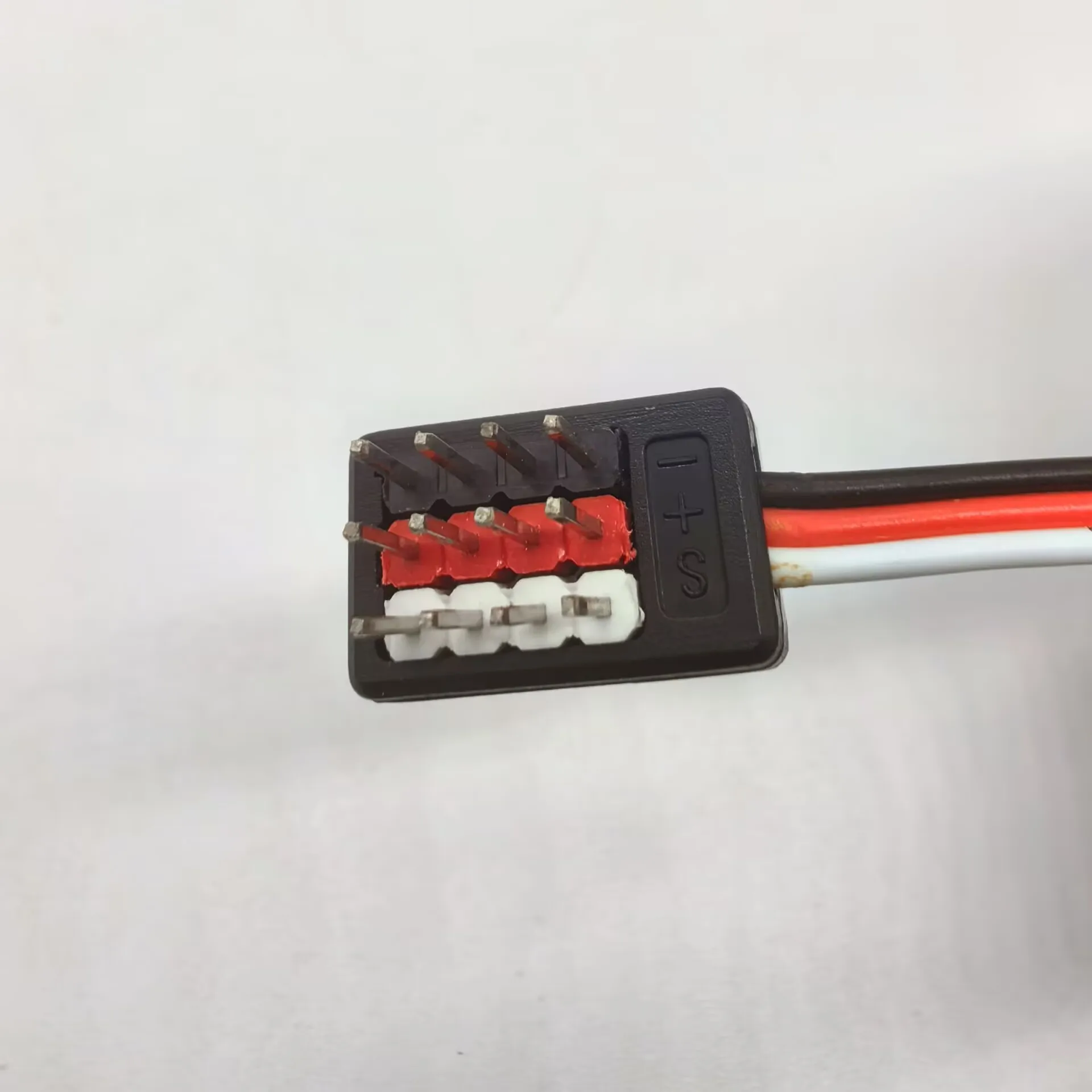 

Rc Model Electronic Speed Controller And Servo 4-In-1 Hub Signal Parallel y Cable Juwuba Model Kzb-y04