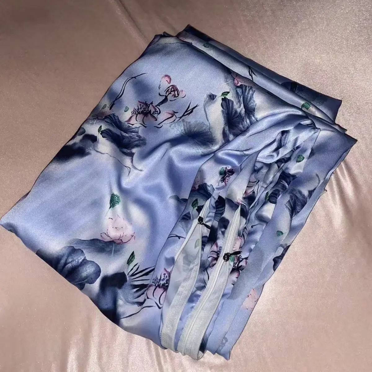 

No Pillow Cover 90.6*78.7in Glossy summer satin silk cover with zippe Ice cool floral print bedspread home bedding