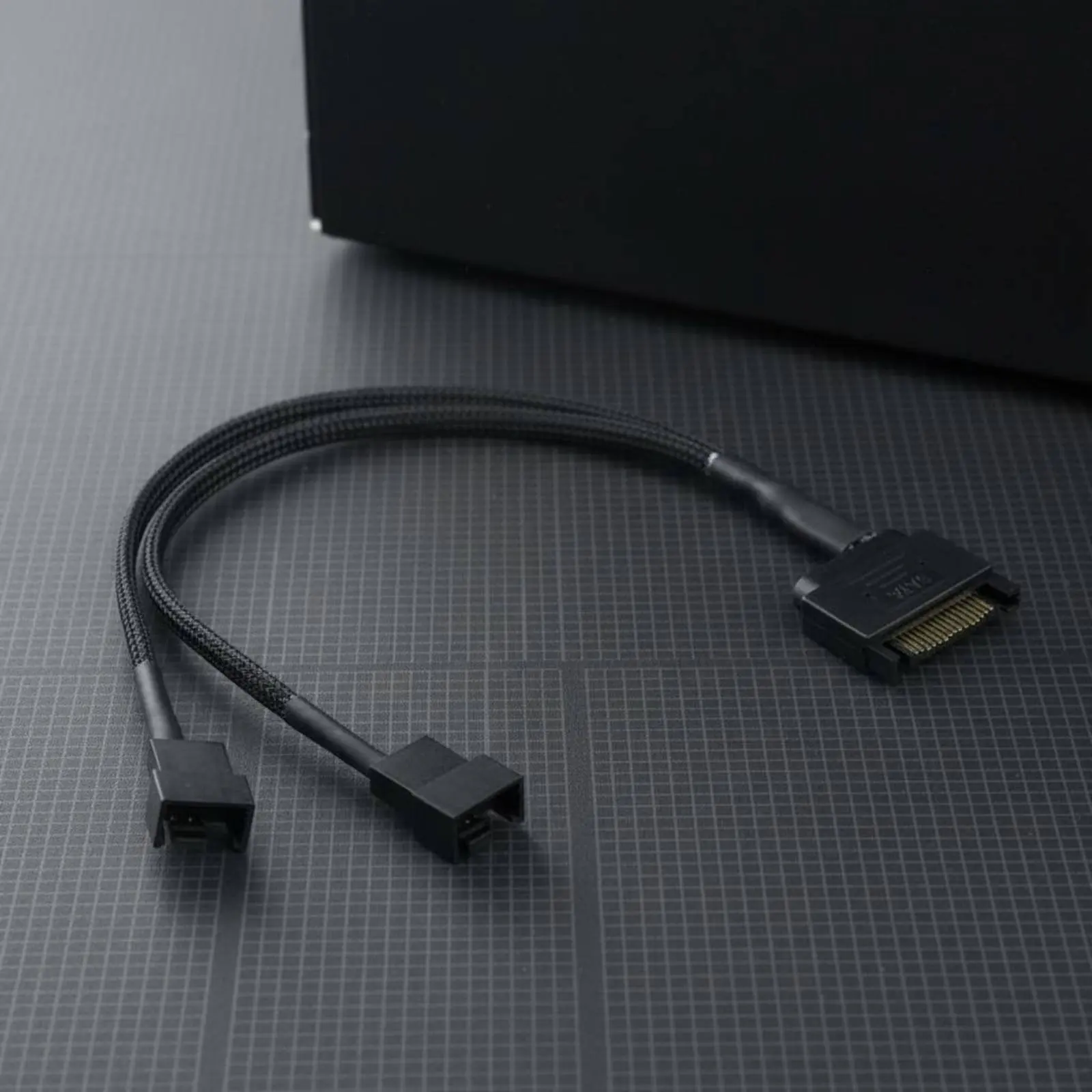 Serial ATA Fan Splitter Cable Plug and Play Serial ATA to 4 Pin Fan Adapter