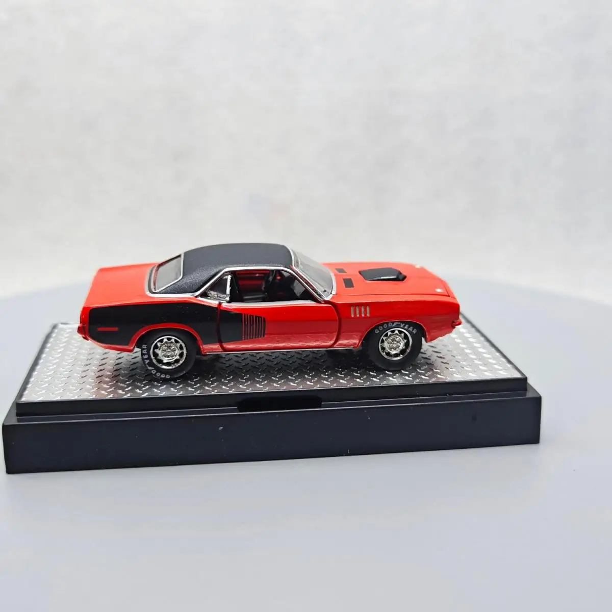 M2 Machines 1/64 1971 Plymouth HEMI Cuda Red Die-cast alloy car model collection display child gift