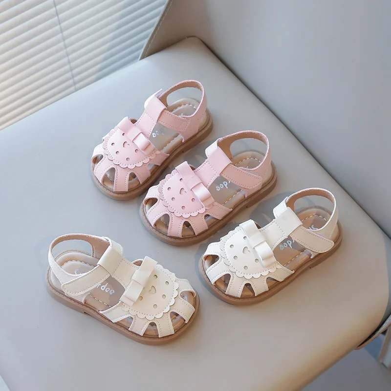 Little Kids Summer Sandals for Girls Toe-covered Anti-kick T-strap with Bowtie Sweet Princess Cute Cut-outs 2026 Summer New Hot