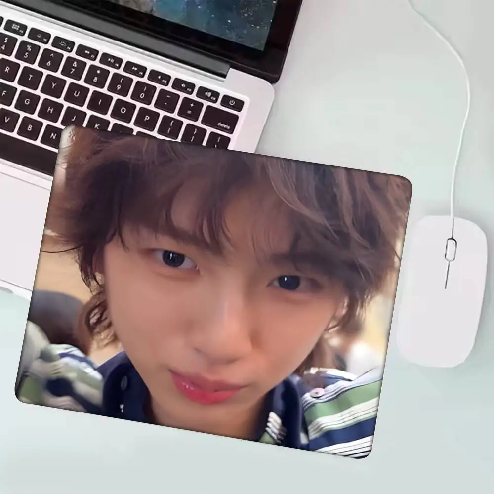 

1pc Singer J-Juhoon Mousepad Small LockEdge For Gamers Computer Desk Pad Rectangular Anti-slip Rubber