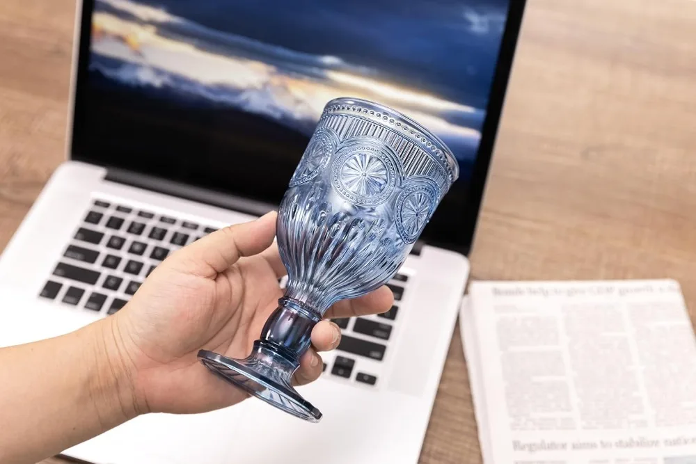 

48 упаковок винтажных пластиковых бокалов для вина, небьющиеся бокалы на ножках на 12 унций с цветочным тиснением для свадебной вечеринки, бара