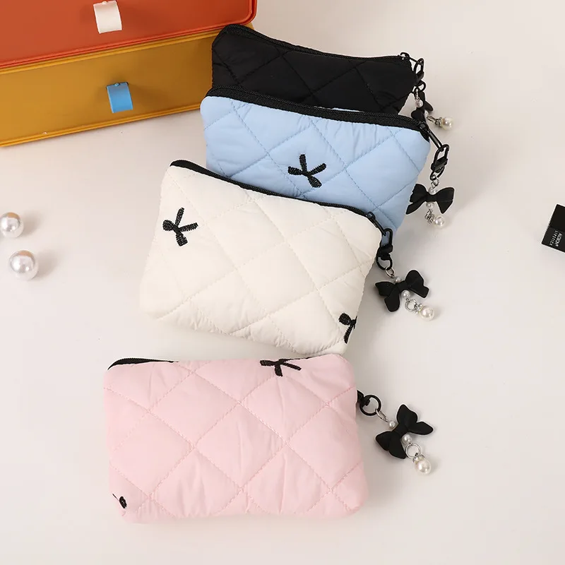 Quilted Bow Makeup Bag, Portable Travel Pouch for Lipstick, Earphones, and Small Items, Exquisite Handheld clutch