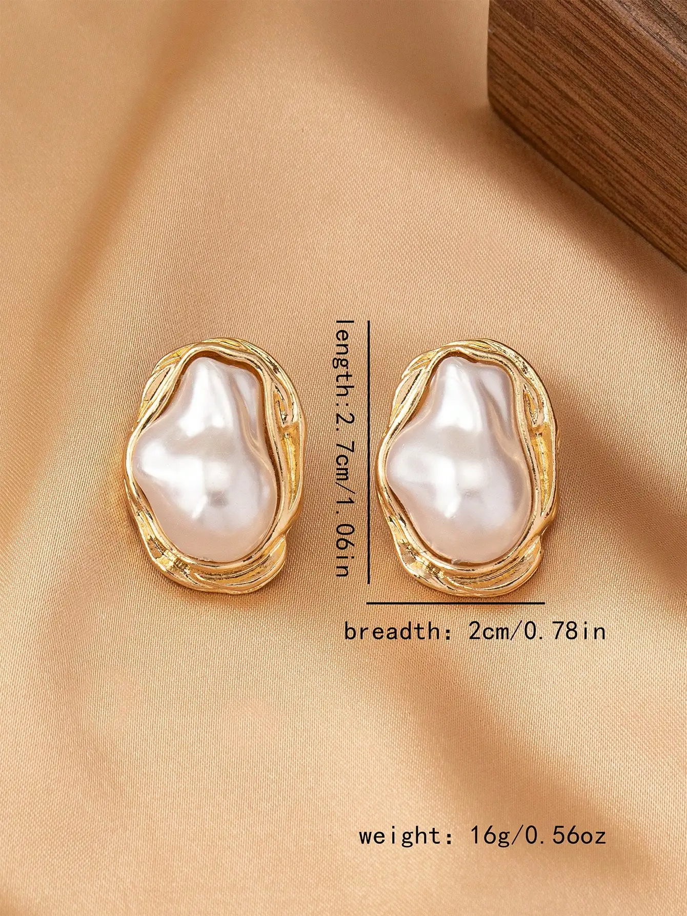 Exquisite Jewelry: Elegant Pearl Stud Earrings Ideal for Ladies Who Appreciate Fine Accessories