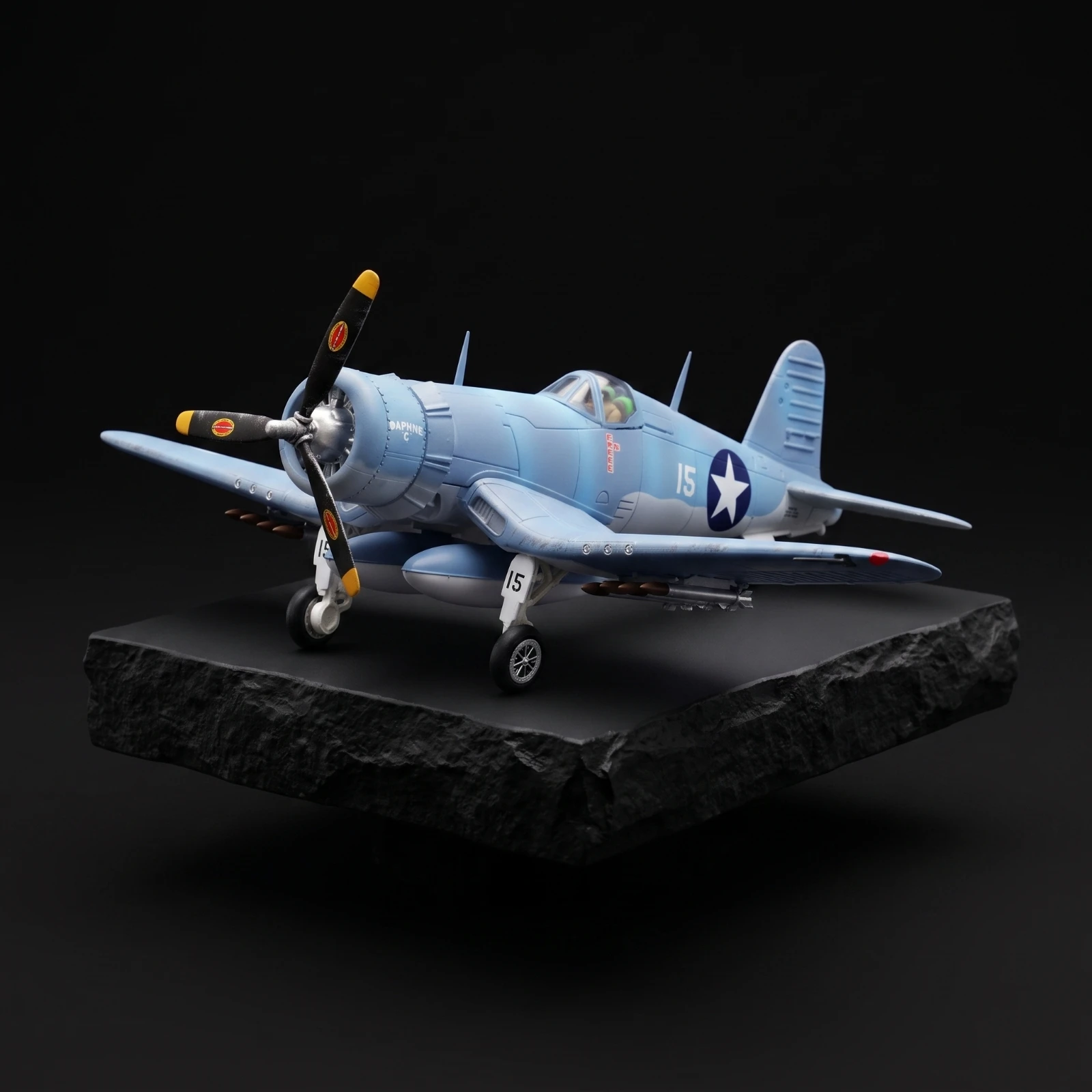 Коллекционная модель истребителя F-4U Corsair времен Второй мировой войны, высокодетализированная, для авиационных энтузиастов