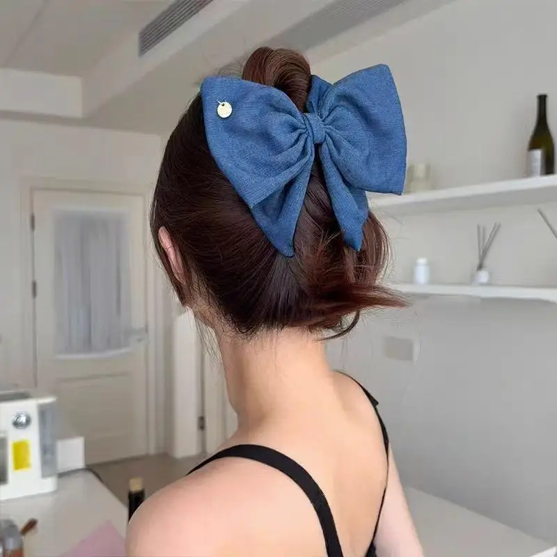 Artiglio per capelli con fiocco blu in denim dolce; Accessorio classico per coda di cavallo con clip di squalo per donna