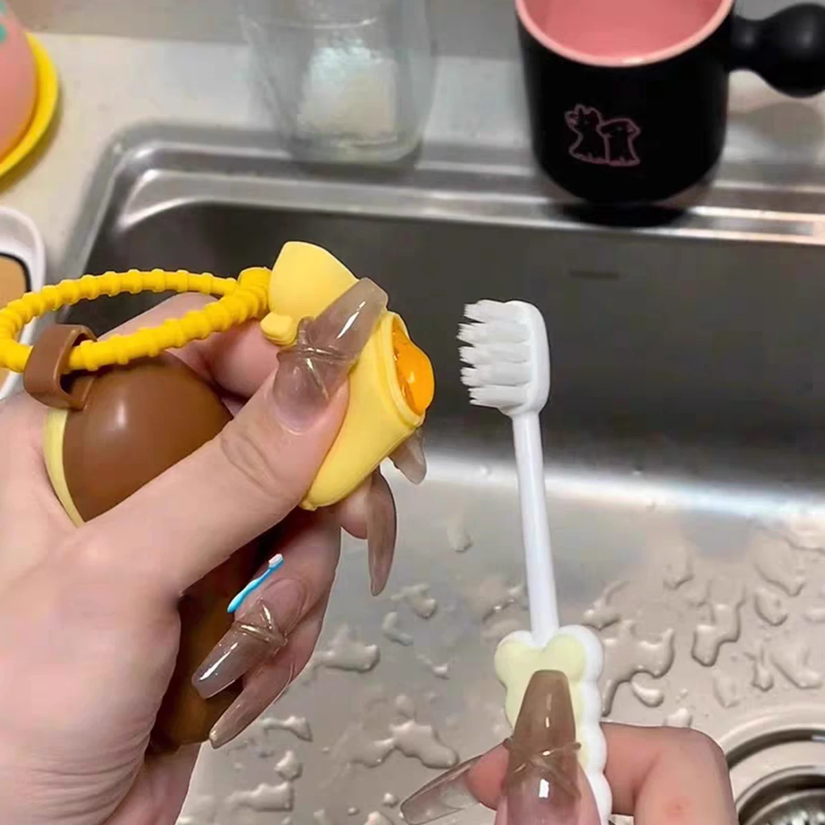 غطاء حماية لفرشاة أسنان الموز مع صندوق تخزين معجون الأسنان - مدمج ومريح - غطاء فرشاة الأسنان الأساسي للسفر