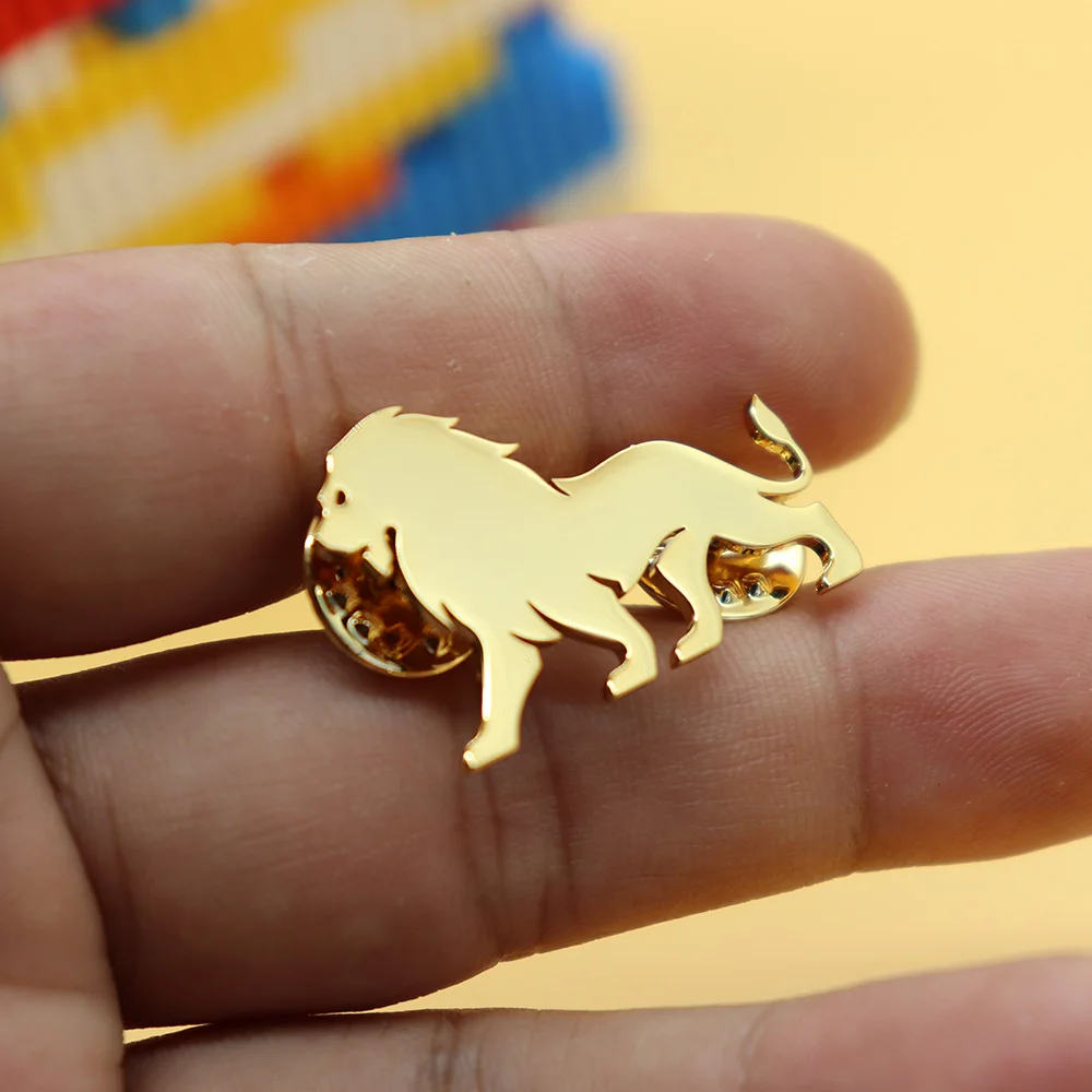 Personalized Lion King Brooch Made of Stainless Steel Material, Exquisite Jewelry For the Groom and Groomsman Father