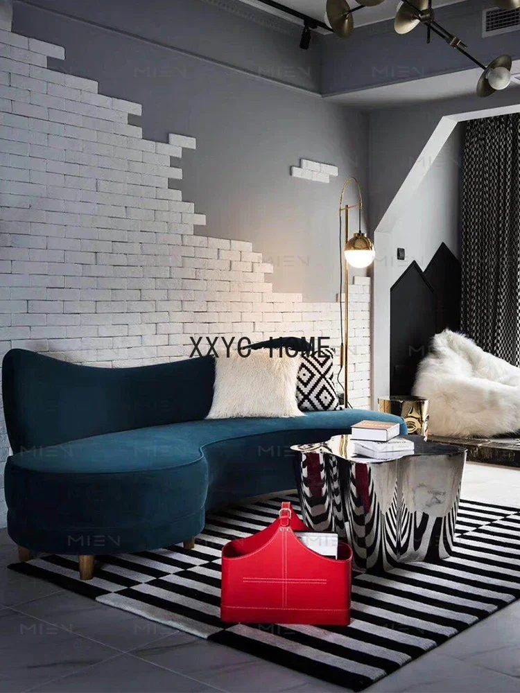 

Цельнометаллический цветной журнальный столик с гладкими линиями в стиле Cloud.