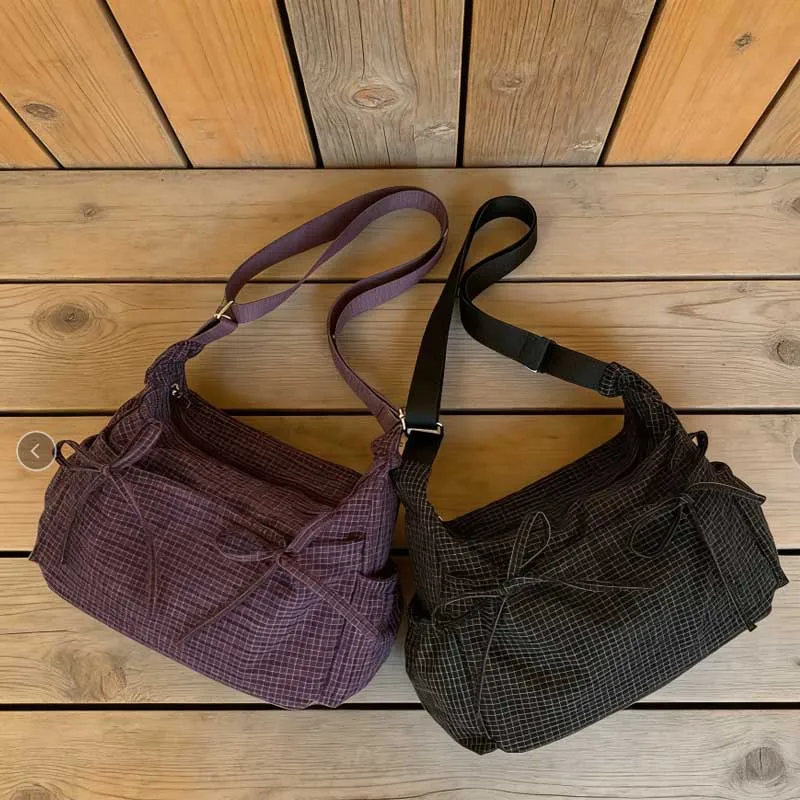 

Korean-Style Retro Grid Single Shoulder Bag Large Capacity, Versatile for School Work and Commuting Unisex Design Purses