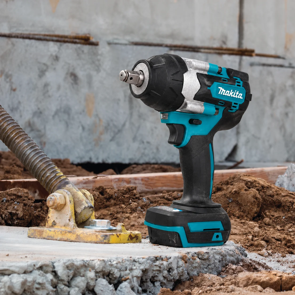 Makita DTW700 18V LXT® Lithium-Ion Brushless Cordless High-Torque Sq. Drive Impact Wrench, Tool Only - view 2