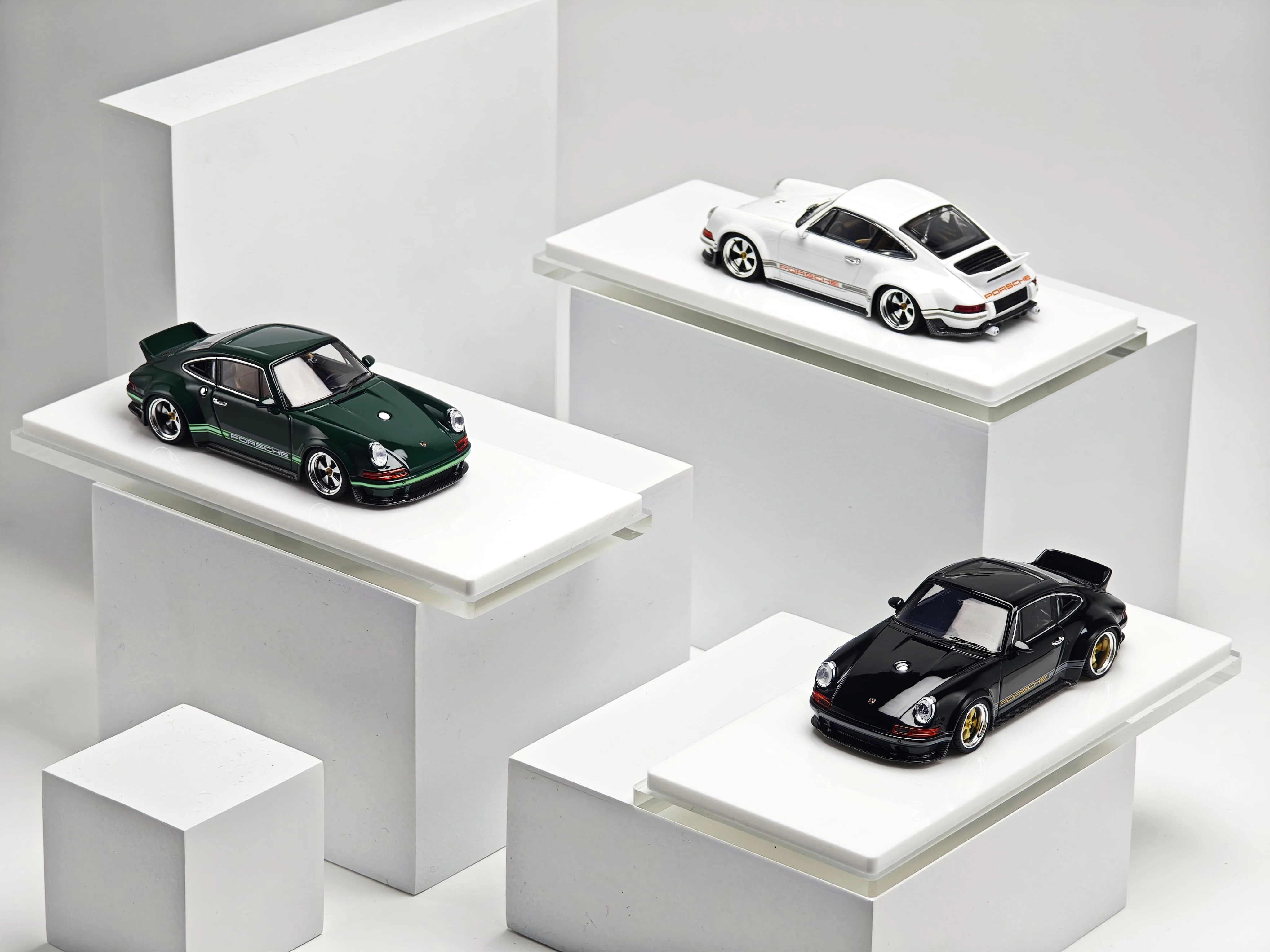 

Коллекционная модель автомобиля Zincit 1:43 Porsche 911 964 RWB Singer DLS из литого сплава