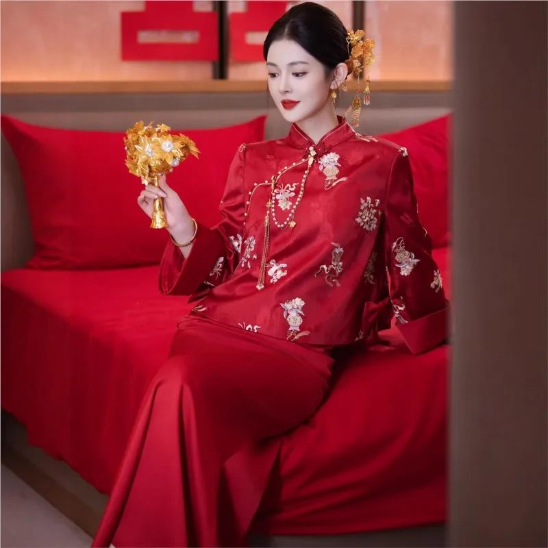 

The bride's new wedding dress Chinese-style toasting couple's set