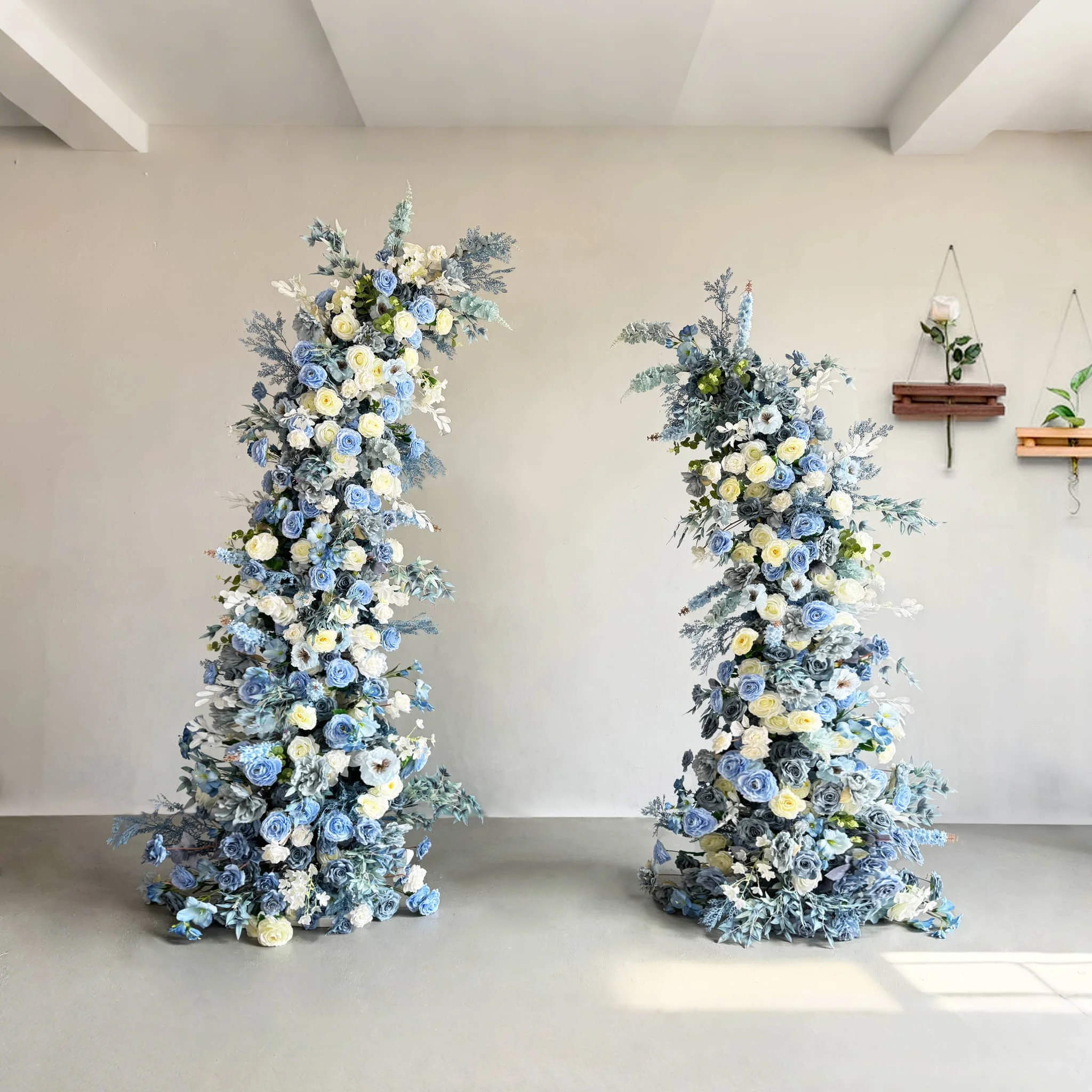 Colorful Wedding Arch Trumpet Metal Stand Artificial Flower Backdrop Roller Blinds For Party Event Decoration Wedding Parties
