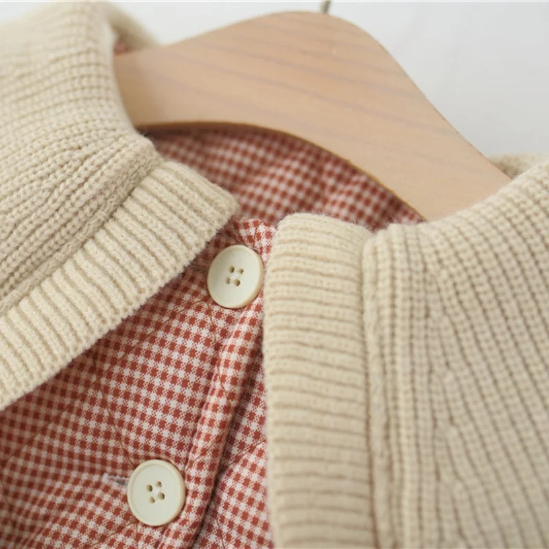 Moda estilo doce meninas casaco de inverno xadrez malha plissado colarinho quente algodão acolchoado outerwear cinto e saco crianças jaqueta