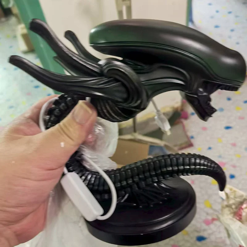 

Unique Alien Creature Lamp Stand bedroom Home Decoration Lamp Resin Ornament gift For Alien Creatures Enthusiasts mysterious