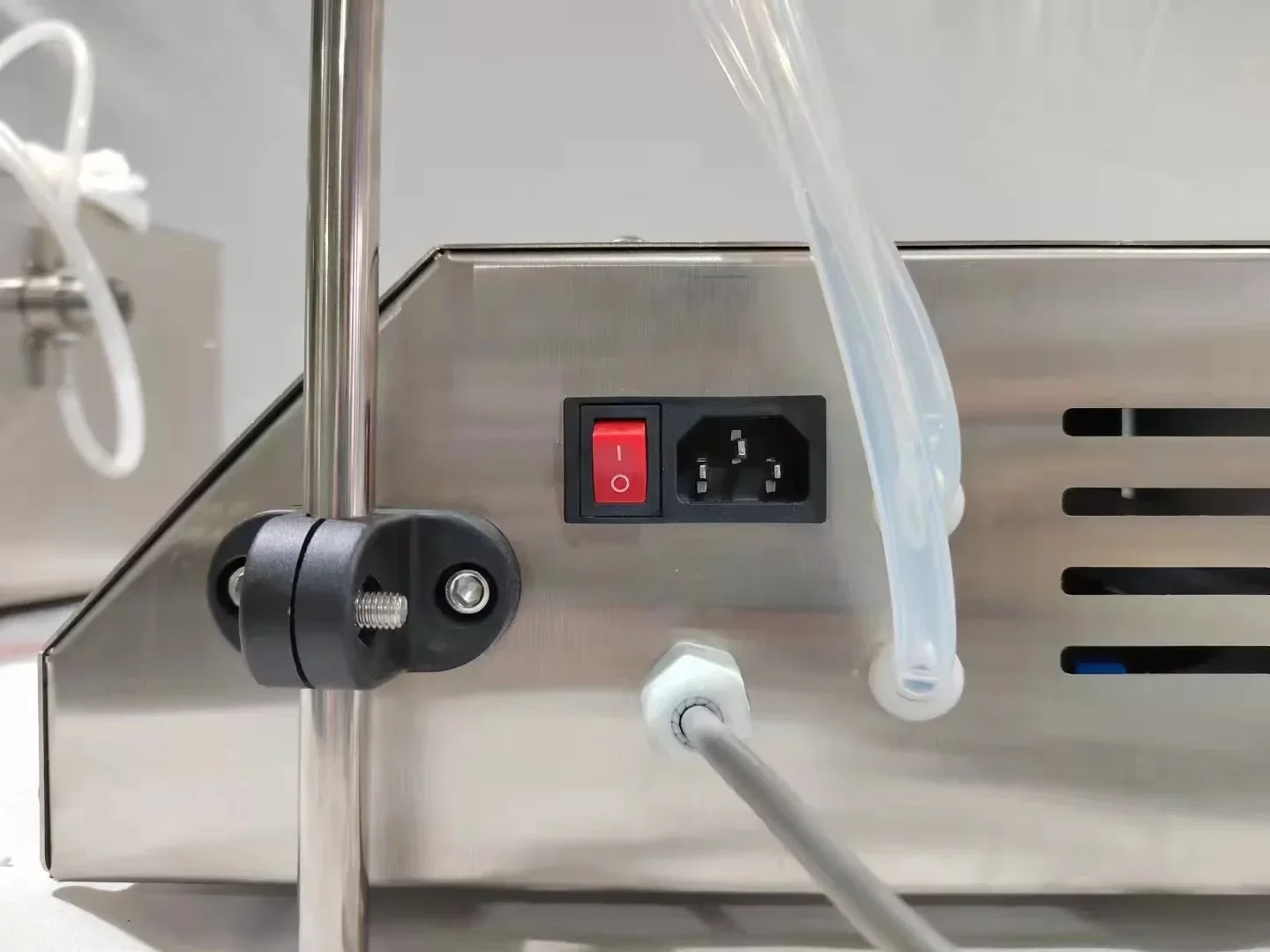 Double Head กึ่งอัตโนมัติปั๊มไดอะแฟรมเครื่องบรรจุของเหลวน้ําหอมน้ํามันหอมระเหยเครื่องบรรจุของเหลว 4L