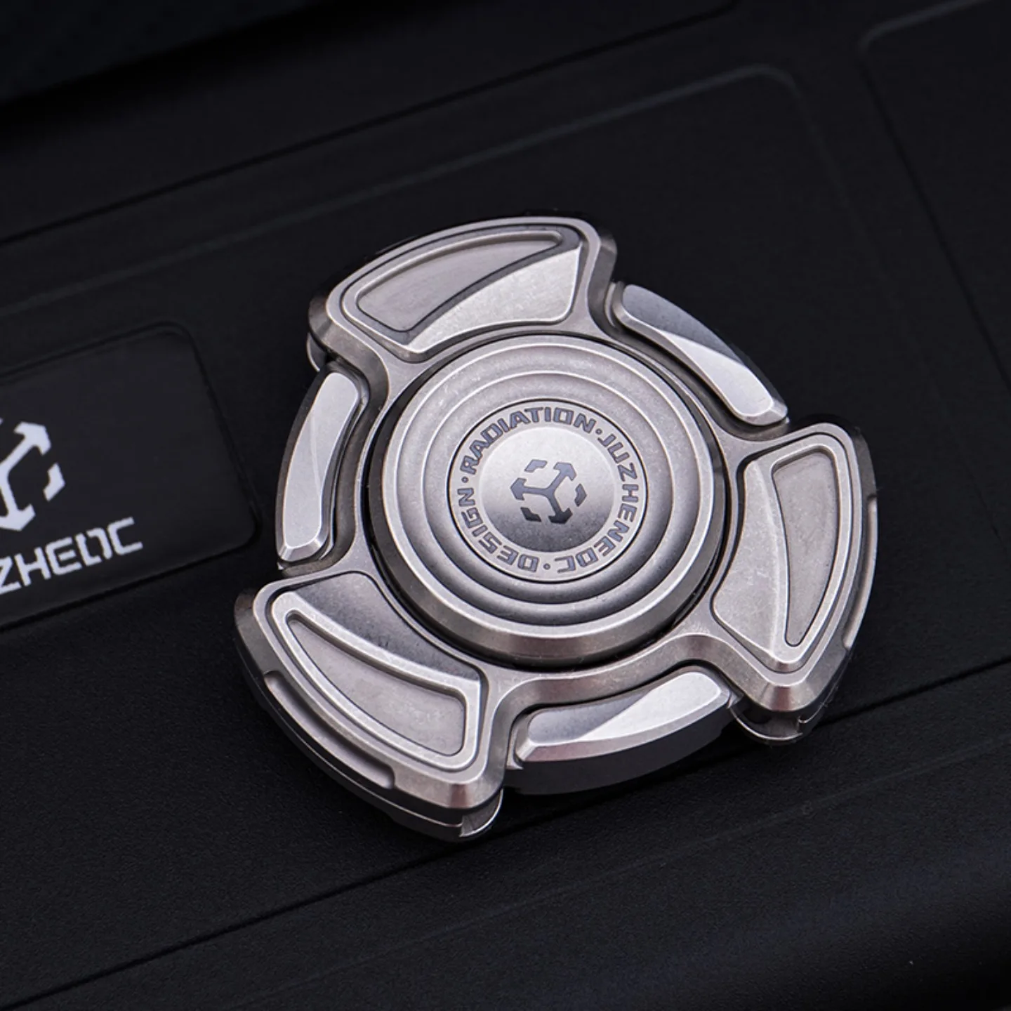 لعبة تخفيف الضغط لسطح المكتب من Matrix EDC Radiation PRO بفتحة درع داخلي مكونة من ثلاث صفحات #5