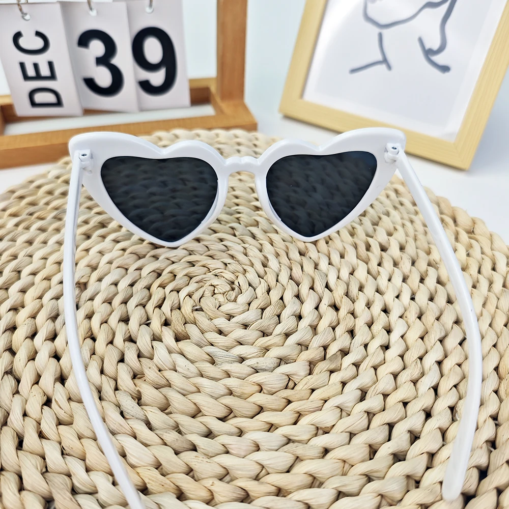 1 Stück "Bis dass der Tod uns trennt" herzförmige Sonnenbrille Hochzeitsfeier-Dekoration Foto-Requisite für Junggesellinnenabschied, Brautparty, Flitterwochen – Detail 4