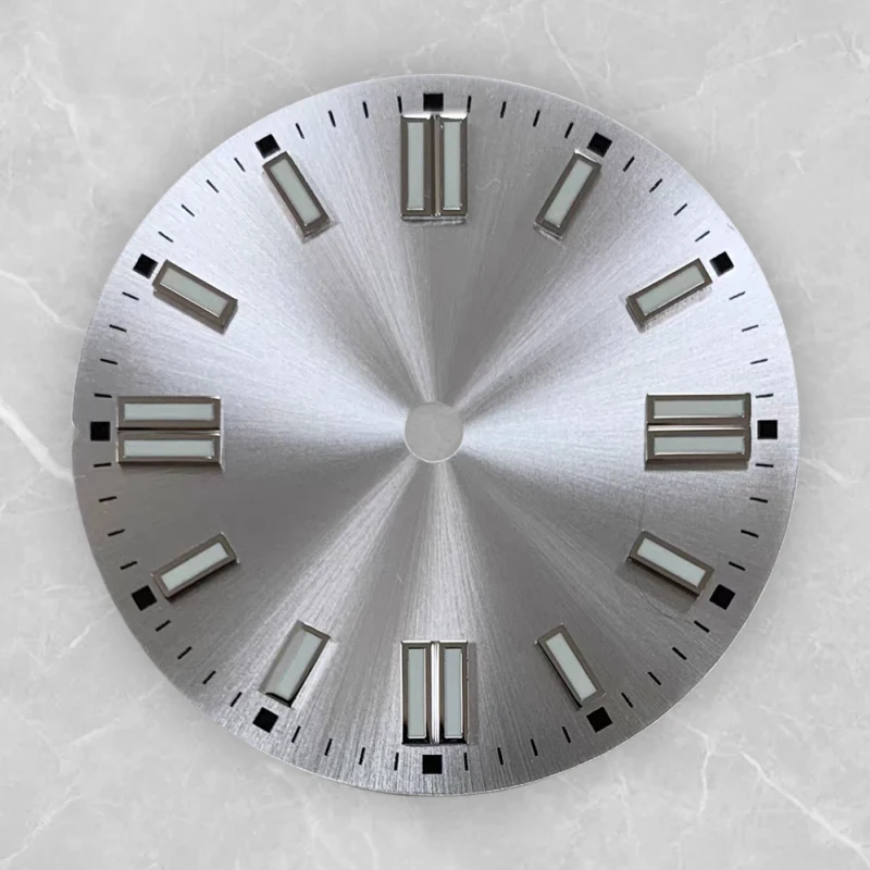 

28.5mm green luminous dial, sunburst patterned dial, no window bar index, suitable for NH35/8215/2836 movement accessories.