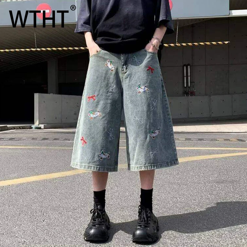

WTHT модные мужские джинсовые шорты с мультяшным дизайном и вышивкой, модные широкие короткие брюки с высокой талией, мужские, лето 2029, 2A1221