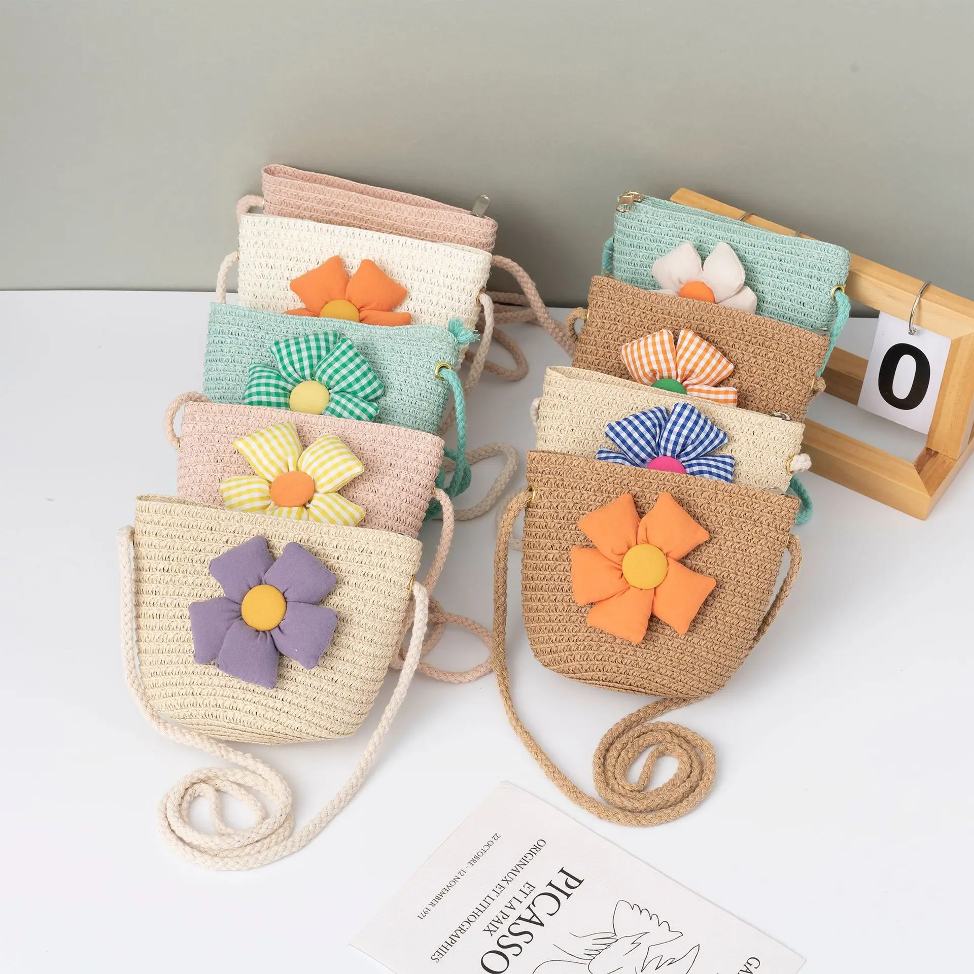 Bolso de mano de paja para niños, bolsos de hombro de tejido para niños, bolso cruzado de flores de moda de verano para niñas, hecho de Natural