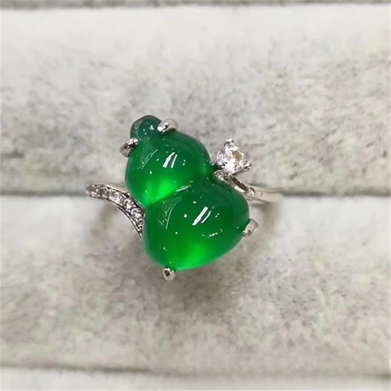 

Chalcedony Gourd Ring Women's Fashion Temperament Versatile