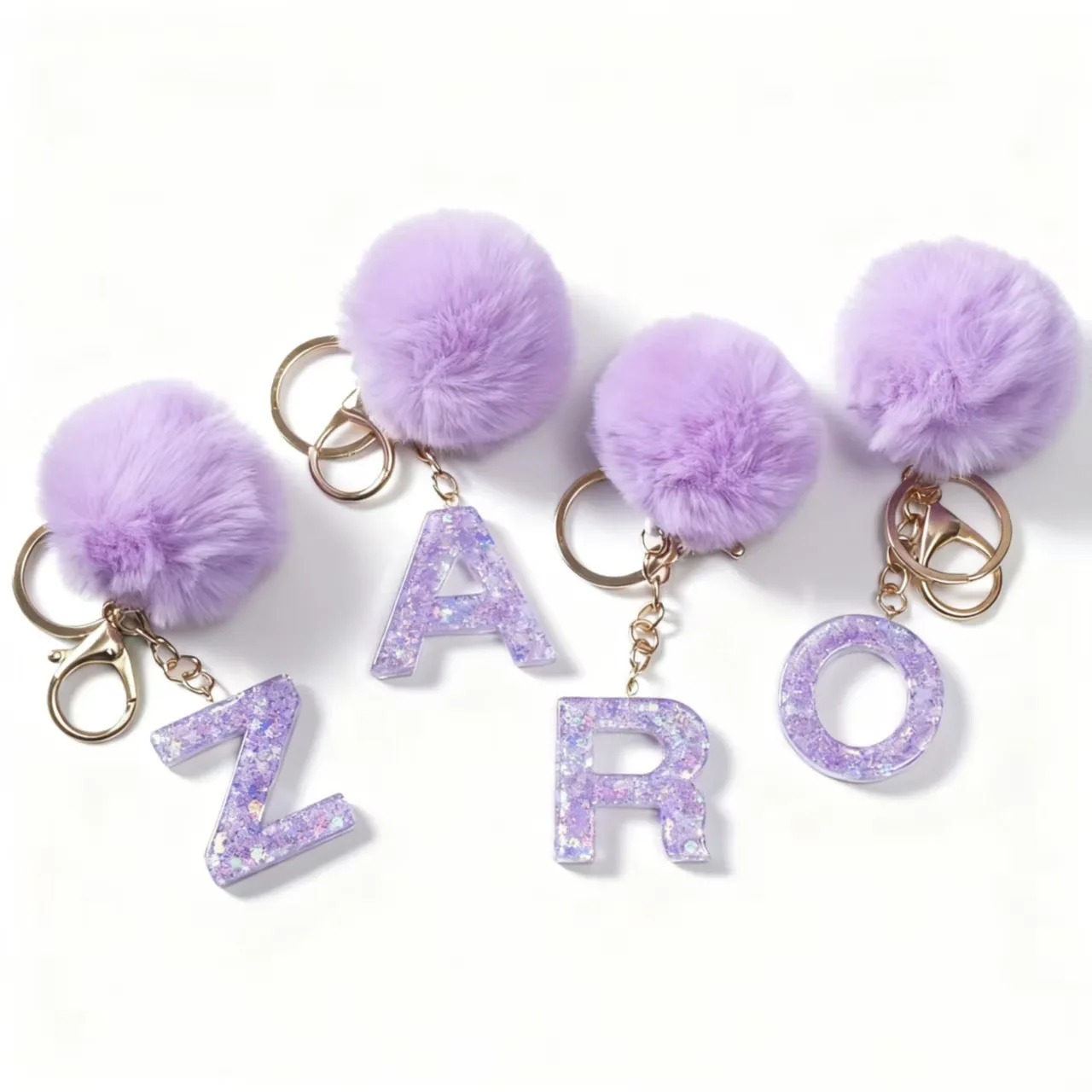 Модный-блестящий-26-дюймовый-кулон-ключ-с-буквами-и-фиолетовым-пушистым-помпоном-трендовый-брелок-из-смолы-с-алфавитом-подвески-подарок-на-вечеринку