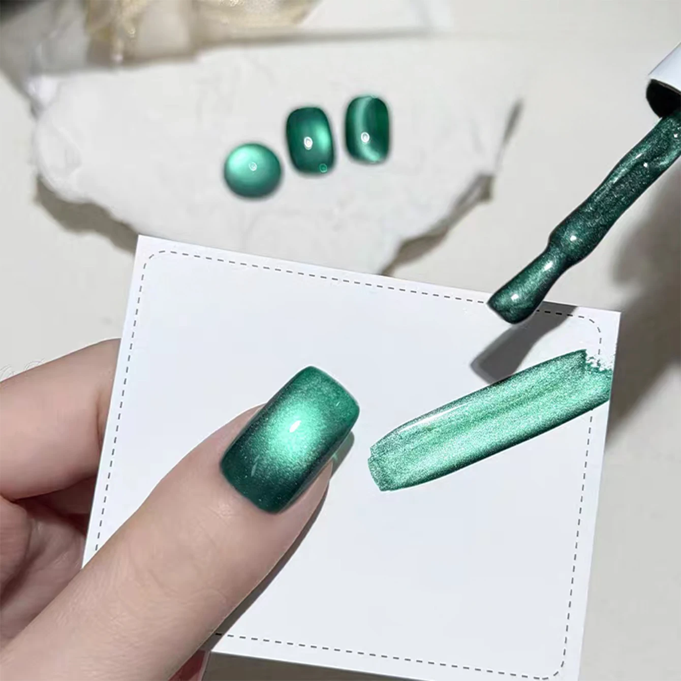 

1 шт. TC Рождественские ногти 2025 Новый нефритовый зеленый стеклянный шарик Кристаллический гель Отбеливающий универсальный турмалин Зеленый гель-лак для ногтей «кошачий глаз»